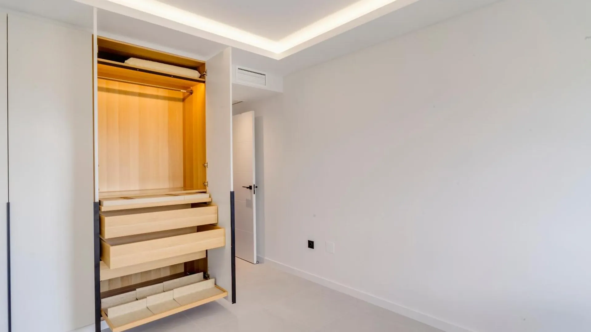 Conde Nest Flat With Wouw Views Apartment Estepona